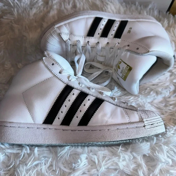 Athletic_Shoes